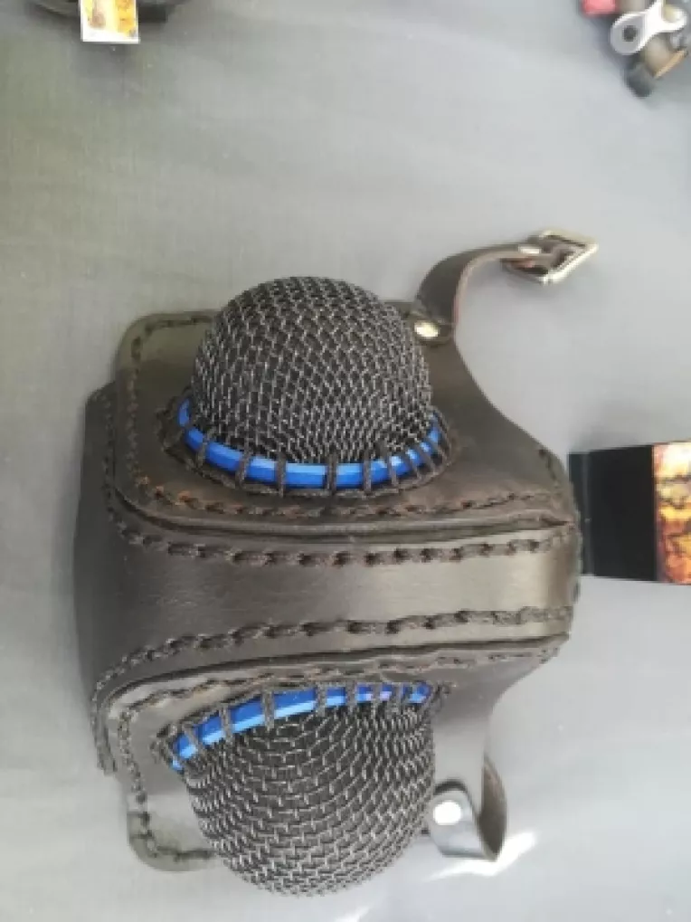 Andrei de la Goana Point creeaza masti din box de vitel si capete de microfon