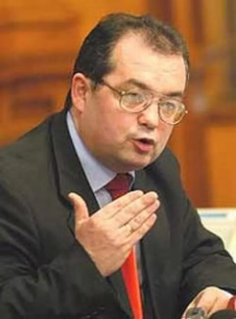 Boc: Agentii desfiintate - 119, posturi reduse – 9200,  economii la salarii - 50 de milioane de euro