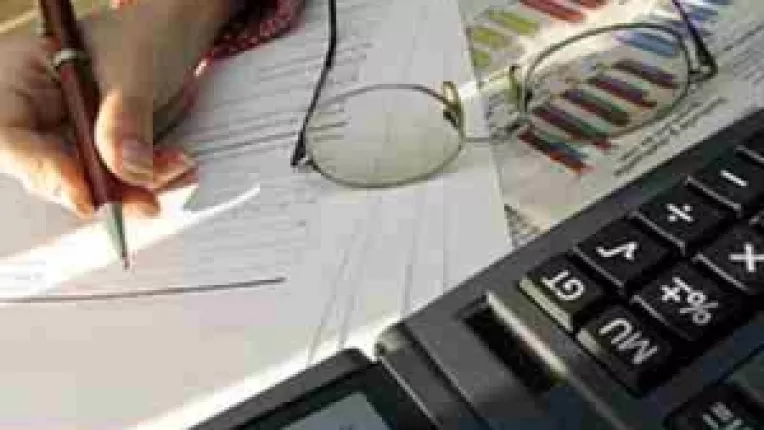 Bugetul pe 2001 poate fi adoptat doar in urma unor negocieri ale PD-L cu PSD si PNL