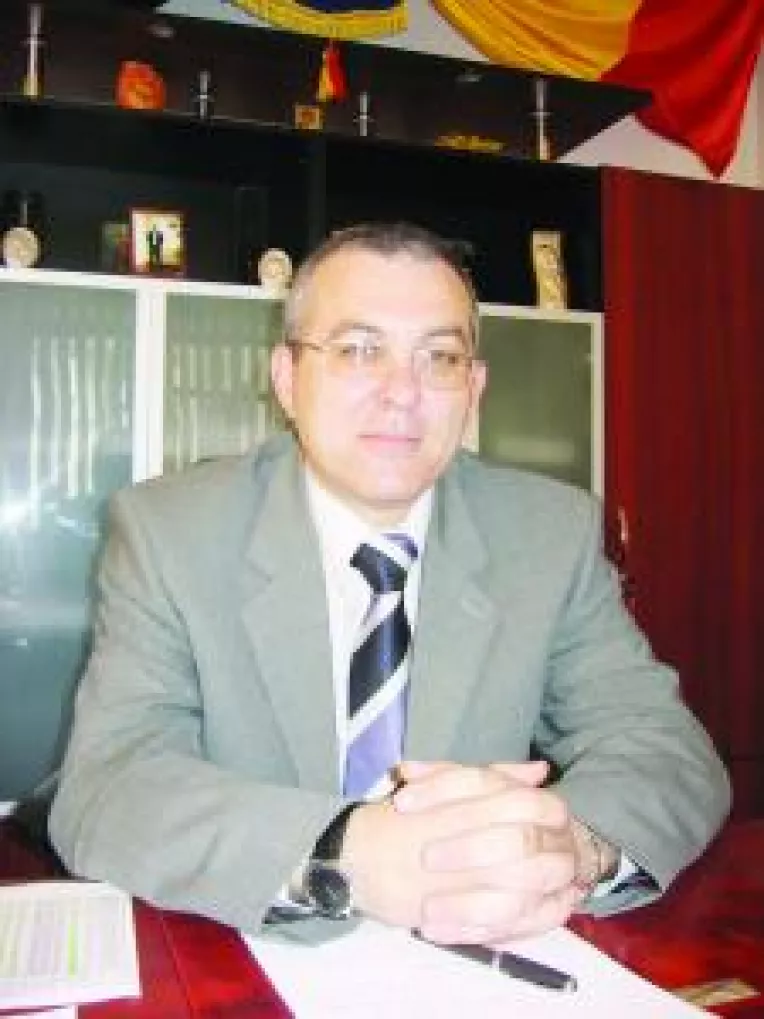 Cotiga vrea iar director