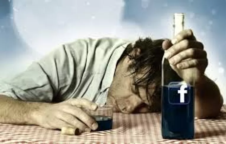 Dependenta fata de tehnologia Facebook are aceleasi efecte ca si dependenta fata de substantele halucinogene sau pariurile