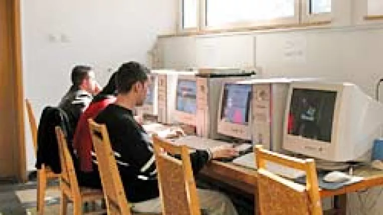 Distractia hackerilor poate distruge munca unei vieti