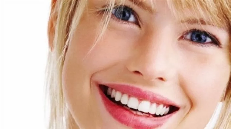 Eliminarea tartrului cu 3 alimente: lamaie, capsuni si patrunjel