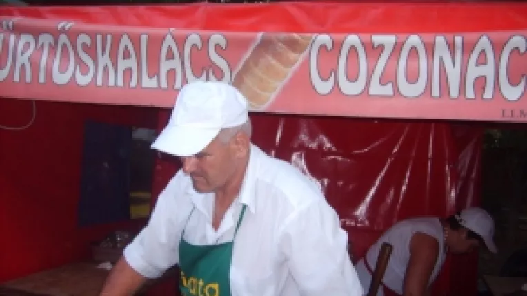 Kurtos Kalacs din Lupeni, Harghita, la standul lui Attila, la targul de la MTR