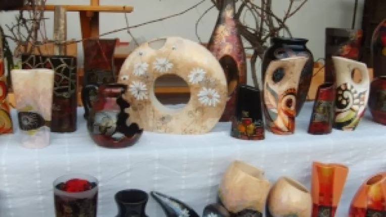 Nicoleta Simona Vaduva: "Am adus la Piata Taraneasca si Mester (Esti) vase noi din ceramica!"