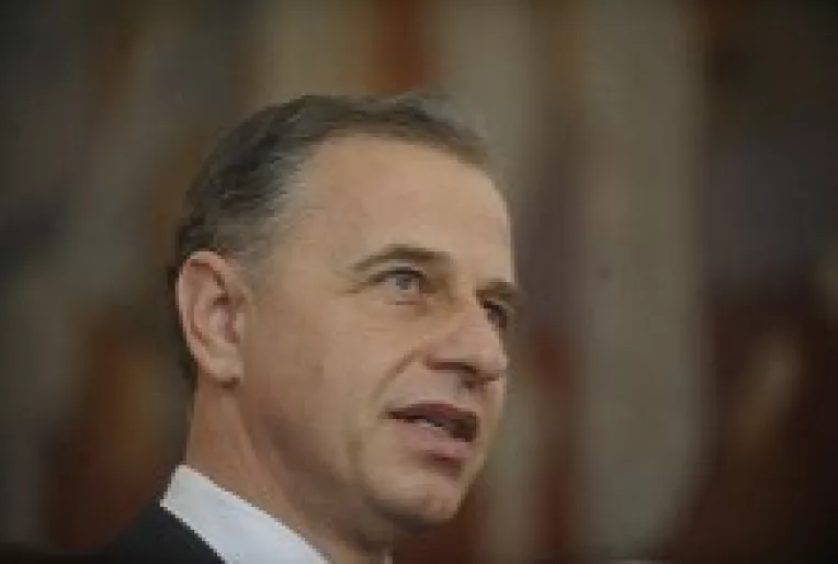 Pe banii romanilor: Cacealmaua lui Traian Basescu