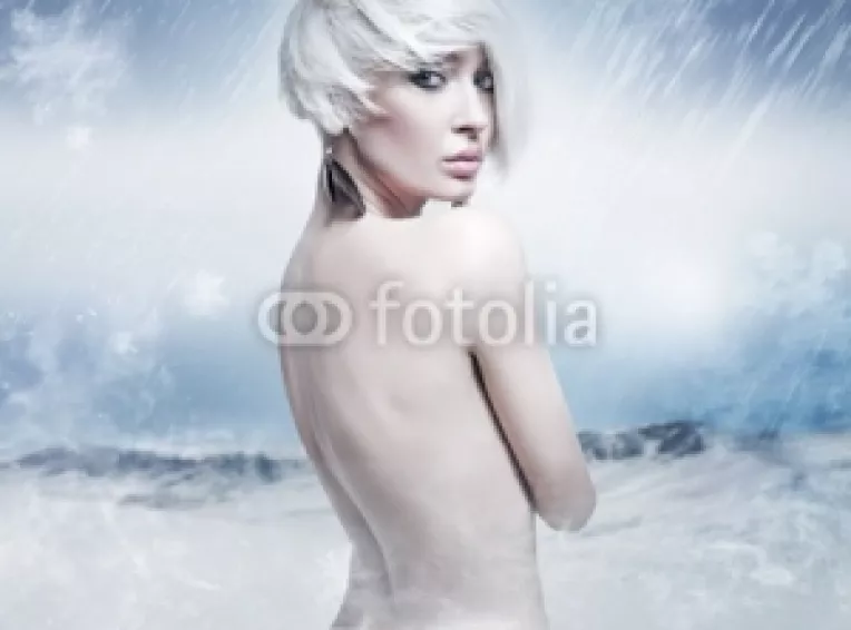 Poveste de iarna cu o blonda superba si doi turisti rataciti