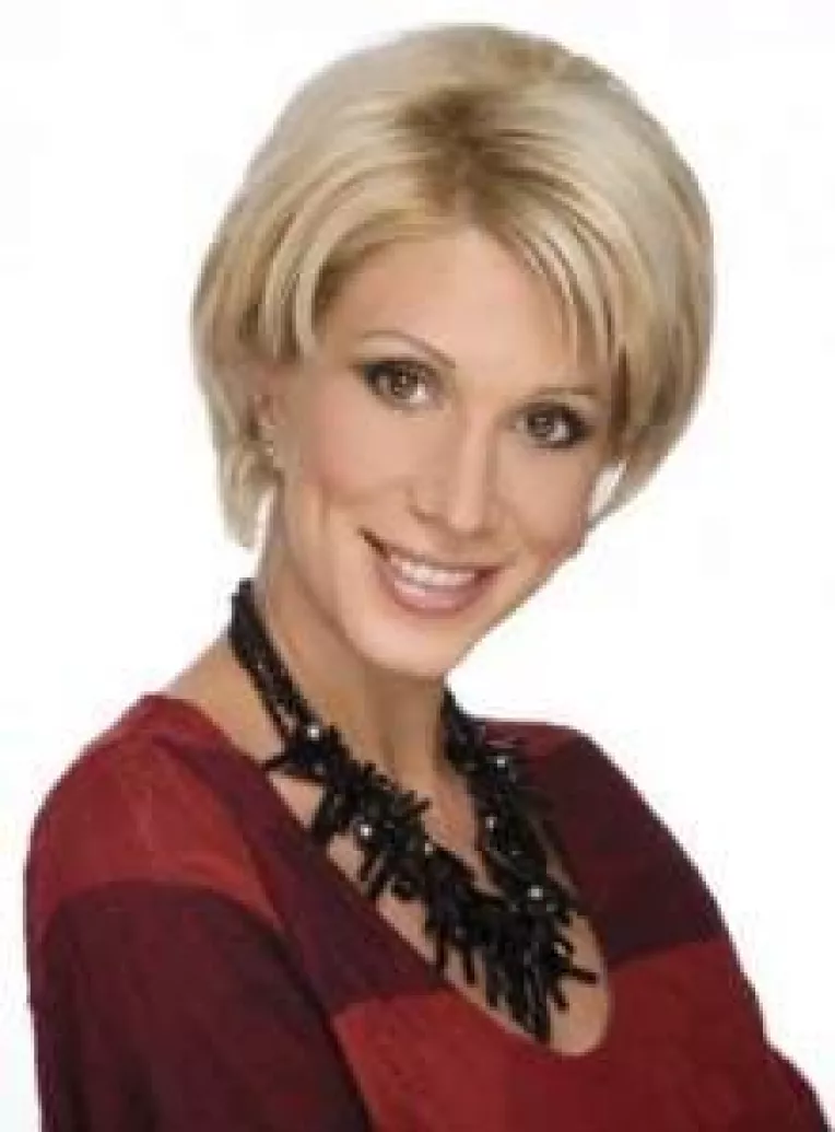 Raluca Turcan, de la Parlament pe scena Bucharest Fashion Week