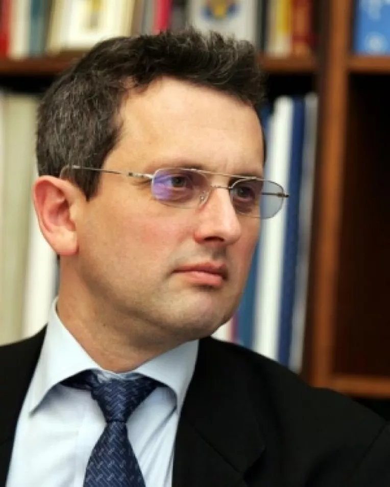 Valentin Lazea spune ca doar cresterea salariilor va duce la avansul economiei