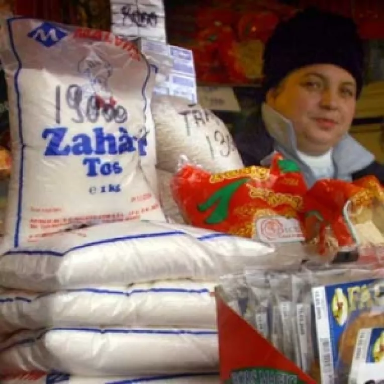 Zaharul nu se mai scumpeste, dar obligatoriu se importa